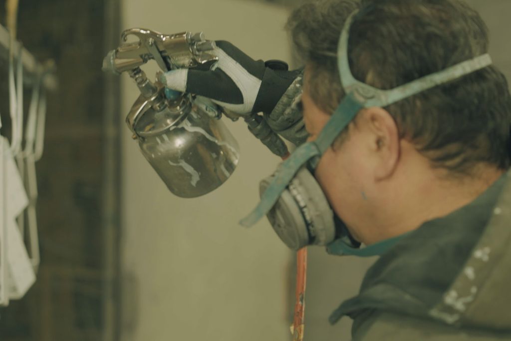 金属焼付塗装スタッフ - 細部塗装